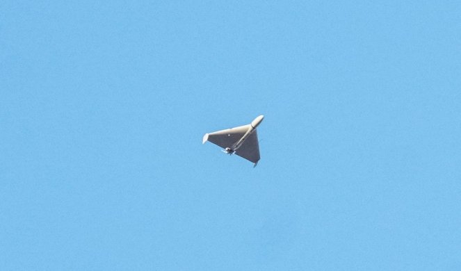 (FOTO) Ukrajinci u Kursku dronom pogodili zgradu ruskog FSB: Na licu mesta pripadnici hitnih službi!