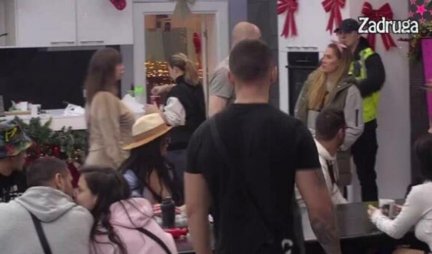 ZVEZDANOVA ANA DOBILA LAKAT U GRUDI, NIKO NIJE OVO OČEKIVAO! Haos u Beloj kući, reagovalo obezbeđenje! Ti si nasilnik, bahat si i bezobrazan!