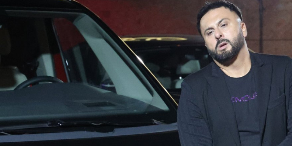Bata Spasojević izdominirao! Mnoštvo poznatih na reviji popularnog kreatora, ali najveća diva se nije pojavila: "Hvala joj što mi se javila"