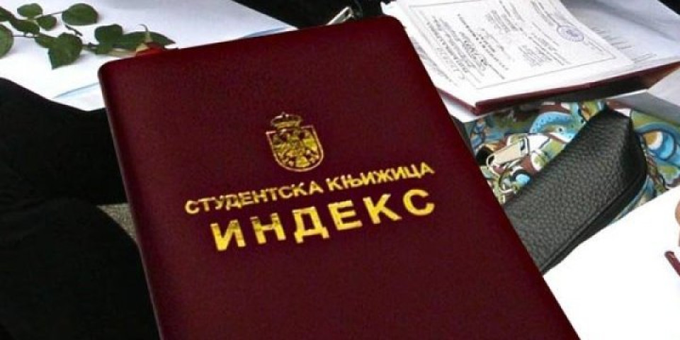 Propao plan blokaderima: Pozvali na blokadu Medicinskog fakulteta u Nišu, došlo 15 ljudi sve sa novinarima