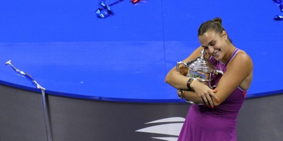 Auu! Sabalenka zapalila atmosferu uskom haljinom... Čak ni Bekam nije ostao ravnodušan! (VIDEO)