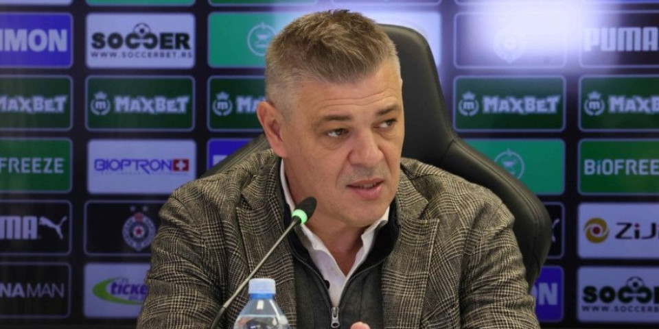 Flaster ispod oka, buket cveća... Miloševića su Iranci ovako dočekali (FOTO)