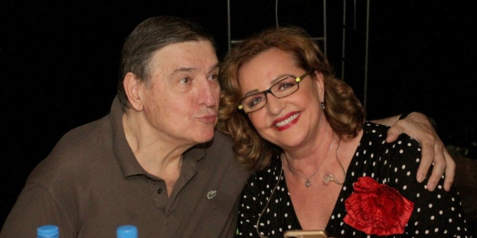 (FOTO) Tuga je slomila - Ana Bekuta se oglasila sa Mrkinog groba dirljivom fotografijom