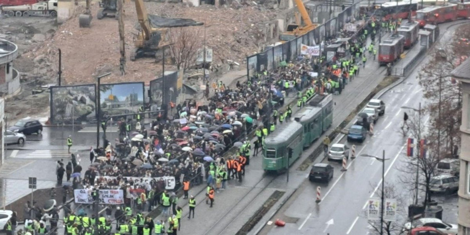 Otkud sveštenici na protestima i kakvu bi politiku vodili blokaderi? Pogledajte temu Info jutra!