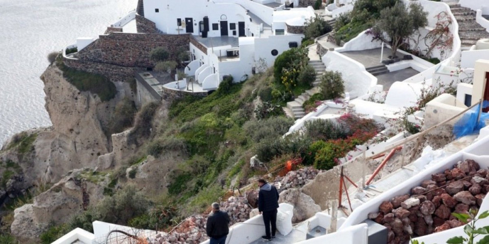 Novi snažan zemljotres pogodio Santorini!