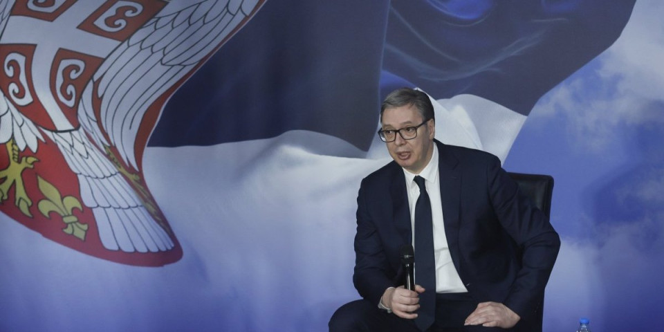 Šolakovci priznali da postoje samo da bi napadali Vučića: Brutalno izvređali predsednika, pa pozvali na njegovo hapšenje (VIDEO)