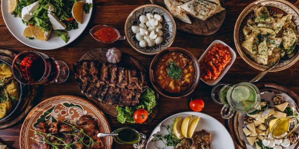 Obavezna jela na trpezi za Vidovdan - Tradicionalni specijaliteti koji osvajaju ukusom