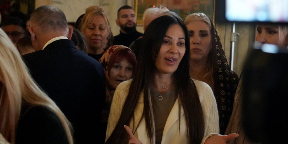 "Ostavite me na miru": Ceca napravila haos ispred Hrama Svetog Save!