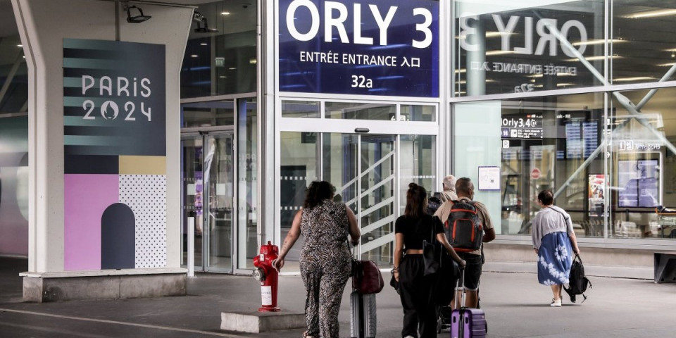 Aerodrom u Parizu paralisan: Sve stalo, otkazano 40 odsto letova, kontrolni toranj zakazao