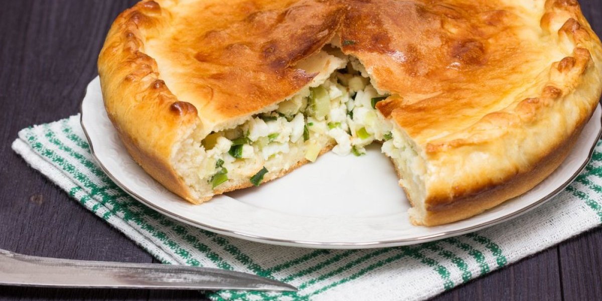 Brzinska pita sa mladim lukom: Za ovaj recept vam nisu potrebne kore, a topi se u ustima