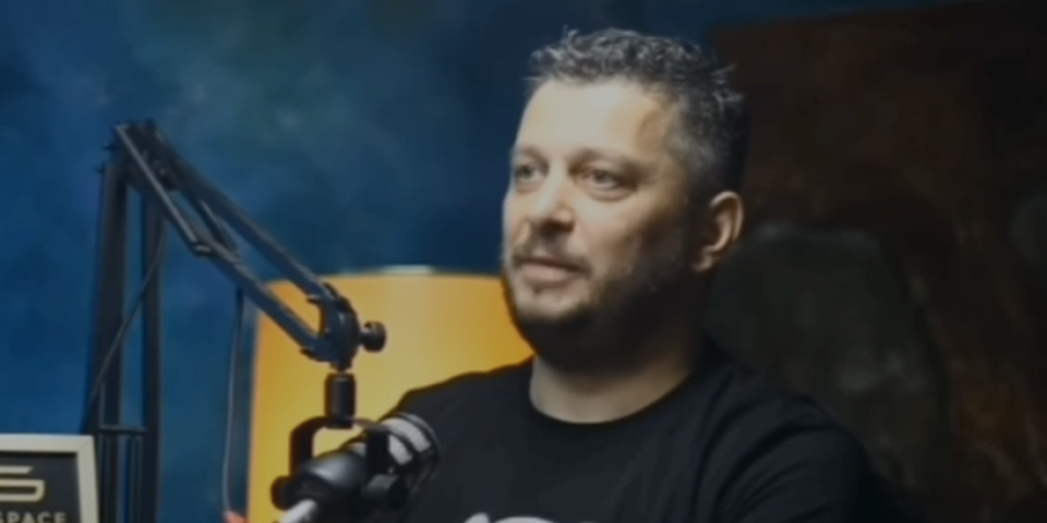 "Da mu j***mo mir i stabilnost": Evo kako blokaderi sa ideologom Žunićem pozivaju na nasilje (VIDEO)