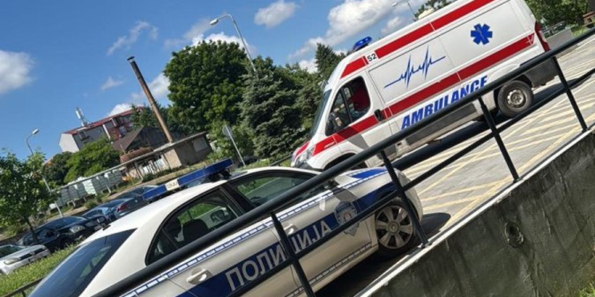 Horor u naselju Stepa Stepanović: Pronađeno telo muškarca, policija i Hitna na terenu