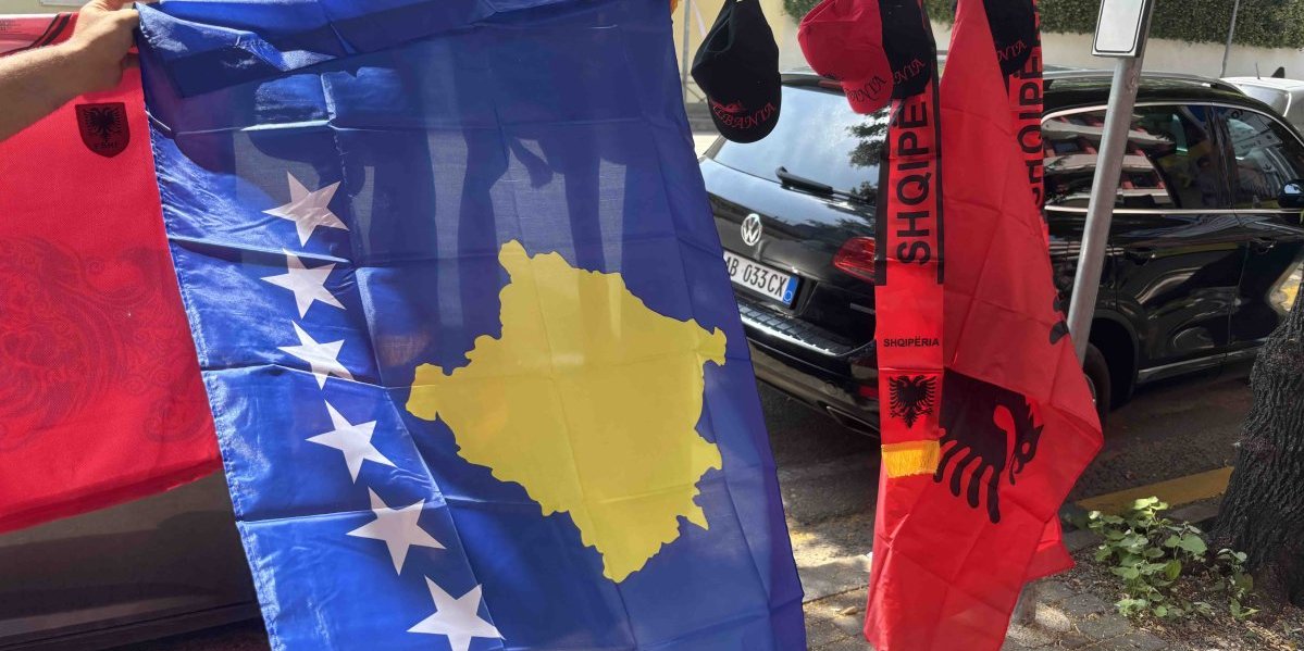 Ključa u Tirani: Svuda se vijore zastave tzv. Kosova, UČK i Velike Albanije (FOTO)