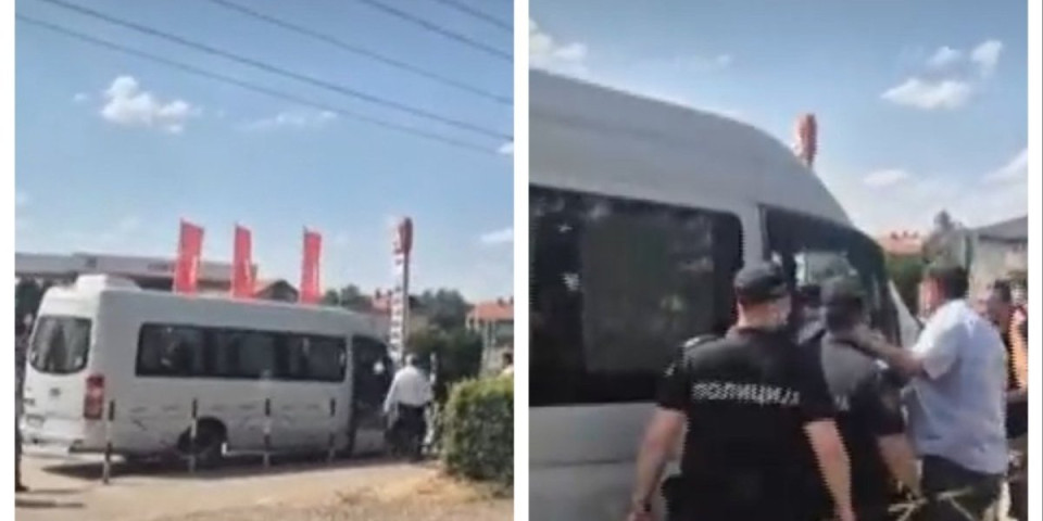 (VIDEO) Blokaderska rulja bi da linčuje radnike: Šok snimak iz Zaječara!
